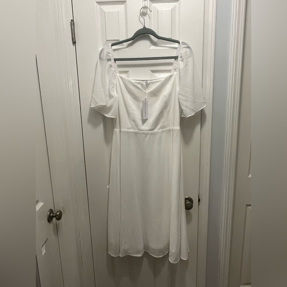 NWT Baltic Born Sweatheart White Dress with FREE Bride makeup bag. - Picture 4 of 5
